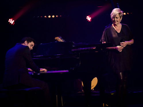 Mathilde Santing zingt 'Wat Doet U Hier Meneer'