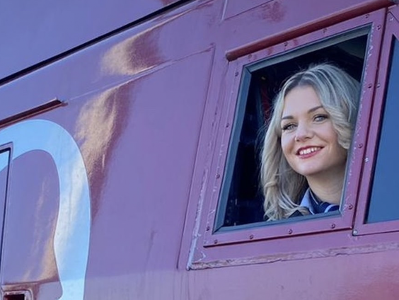 De 29-jarige Chloe uit Noordwijk is de eerste vrouwelijke Thalys machinist!