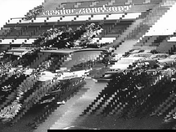 Van Nu Naar Toen: Toen je nog een jasje aan moest naar het Holland Casino!