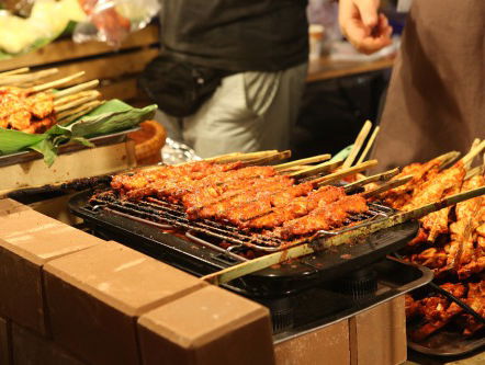 Florence pakt snackende toeristen aan: boete tot wel 500 euro - eten op straat in Nederland