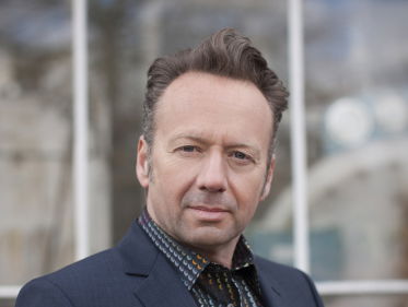 Maxima opent 50ste Resto VanHarte - bellen met Joris Linssen