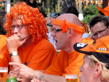 Enschede in Oranje uitgedost