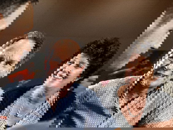 Tranen van geluk bij familie Harrie Lavreysen na het behalen van goud