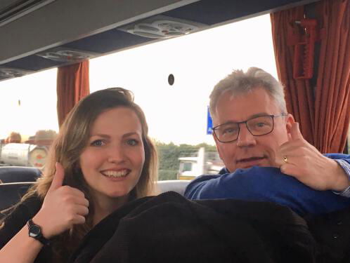 Petra in de bus met MBO-studenten