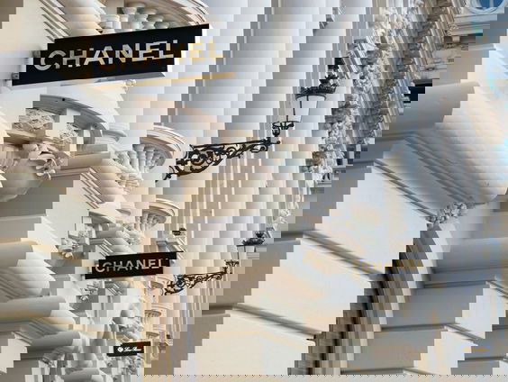 Een jubileum voor gebakken lucht