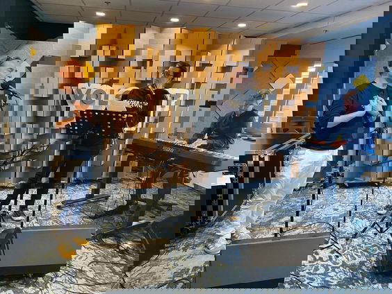 Volgspot Podium: Het dorp/La montagne tweetalig live!