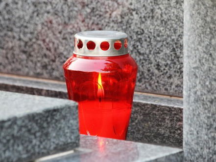 Carla's hobby: het bezoeken van graven