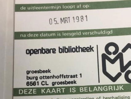 8-jarig jochie smokkelt eigen boek bibliotheek in