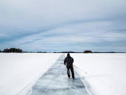 Frank Vreugdenhil wint barre schaatswedstrijd in Zweden