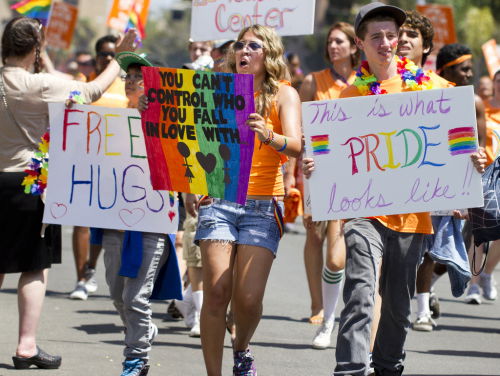 Burcak Sikar over single als statement tegen het aflassen van de Gaypride in Turkije