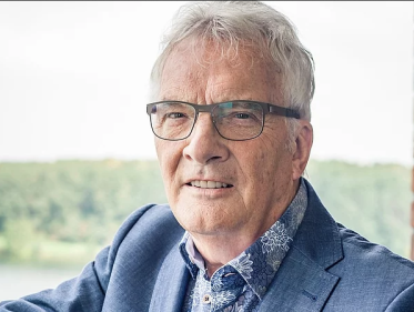 Gast aan tafel in Rotterdam