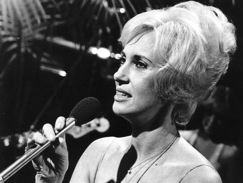 Country Roads - Tammy Wynette
