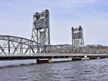 Wie gaat er nieuwe bruggen ontwerpen die wel open kunnen met 37 graden?