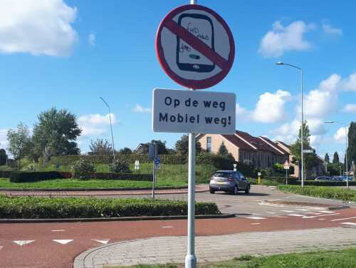 Scholieren van het Nuborgh College Oostenlicht hebben een nieuw verkeersbord ontworpen