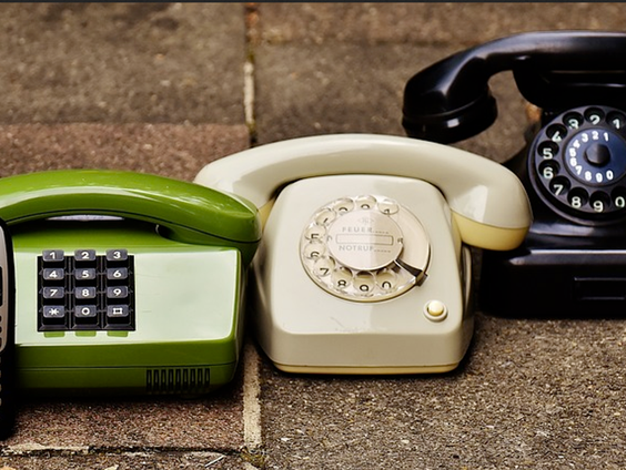 "Ik verbind u door"... zo klonk het in 1881