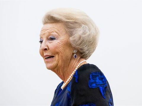 Prinses Beatrix drinkt vanavond een borreltje met Prins Charles