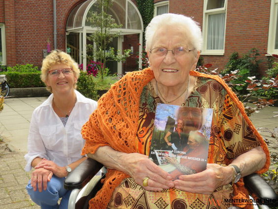 Karin Daniëls schrijft coronadagboek over haar 102-jarige moeder
