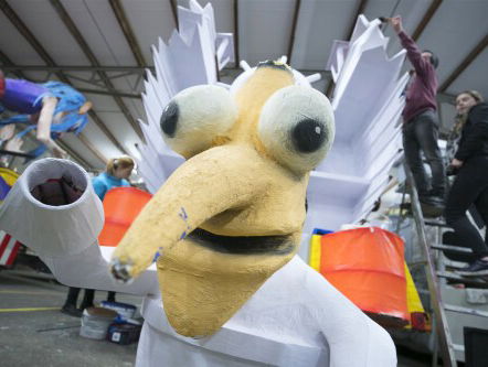 Karel Schrooyen ontwerpt zijn 105e carnavalswagen