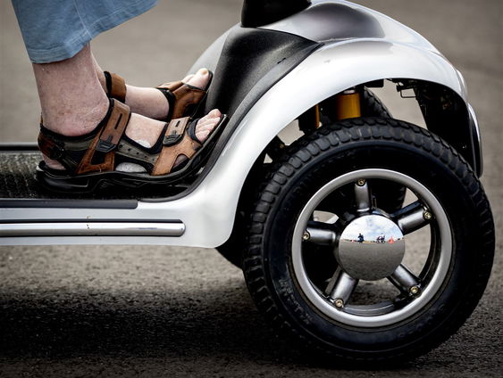 Ook scootmobielers kunnen nu offroad over het Leersumse Veld