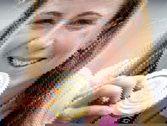 Annemiek van Vleuten wint (nu echt) goud!