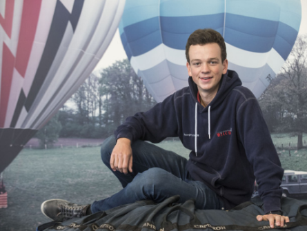 17-jarige Martijn ging met de luchtballon naar school