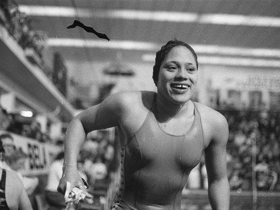 Enith Brigitha zwemt alle records in 1977!