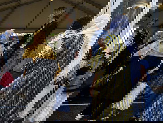 Heel veel spullen bij Groningse kledingbank voor Afghaanse evacués