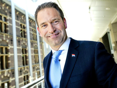 Tweede Kamerleden naar de kapper (2)