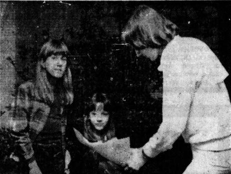 Katja & Sandy starten handtekeningenactie tegen vlees in 1978