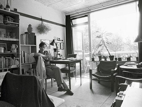 Jongeren gaan steeds later het huis uit