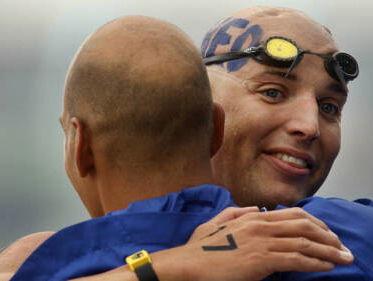 Maarten van der Weijden gaat 24 uur zwemmen.