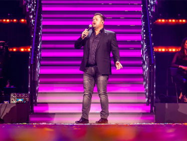 Frans Duijts zet huis te koop: "Het perceel is zo groot, je kan hier met gemak tikkertje spelen"