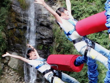 Kees van Velzen gaat naar de mooiste plek in Europa om te bungeejumpen