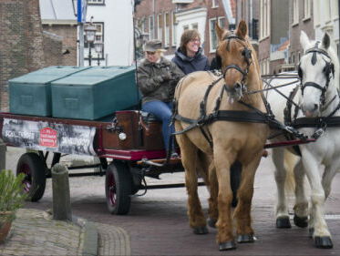 De schillenboer rijdt weer door Haarlem