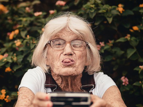 KBO-PCOB wil meer positieve berichten over ouderen