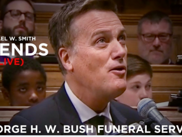 Michael W. Smith zingt 'Friends' op begrafenis Bush