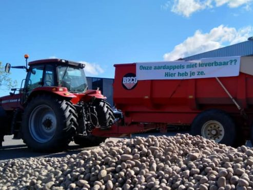 Nederlanders moeten elkaar helpen