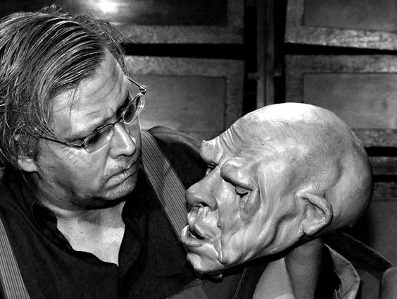 Poppenspeler Fred Delfgaauw moet het zonder subsidie doen en is het daar niet mee eens