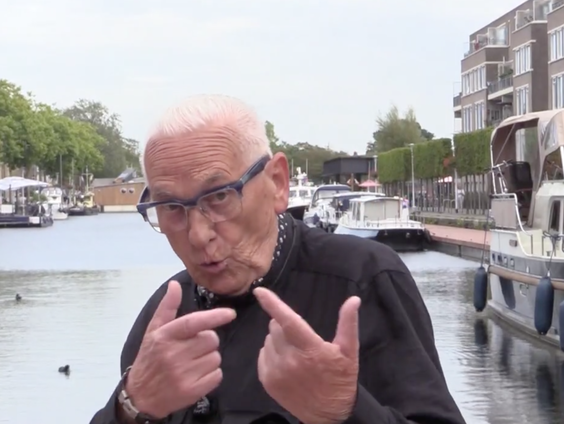 Rappende opa wil in gesprek met asociale jongeren