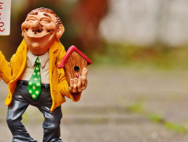 Makelaar uit Drenthe schreef boek met makelaarsanekdotes