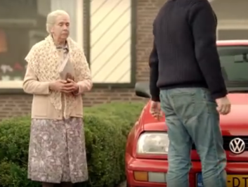 Van een oud vrouwtje geweest en altijd binnen gestaan