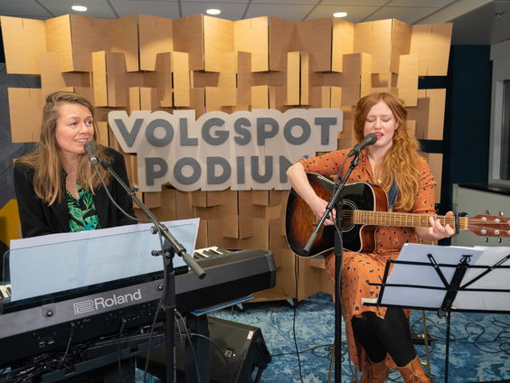 Maartje en Kine leerden 'joik' in Noorwegen