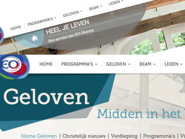 Donald Trump legt eed af op de bijbel