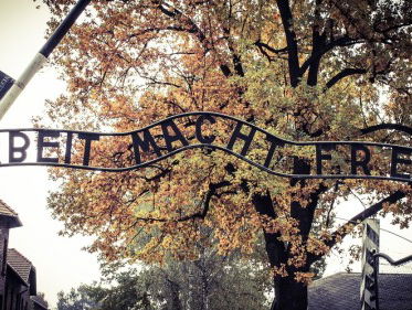 63 politie-agenten op bezoek in vernietigingskampen Polen