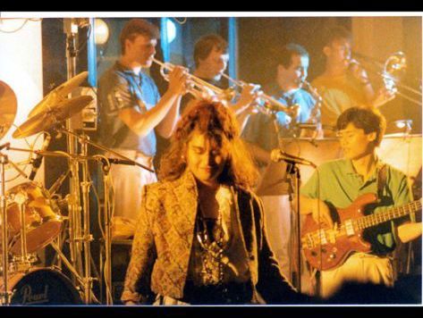 FM op 5 Pasadena Dream Band zangeres Claudia Soumeru over Zandvoort