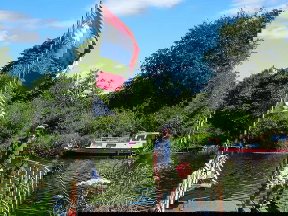 Veerpontbaas Jacob Versteegh trekt al 43 jaar Zwollenaren over de Vecht!