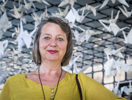 Tjitske Dijkstra over kraanvogels voor MH17 slachtoffers in Beeld&Geluid