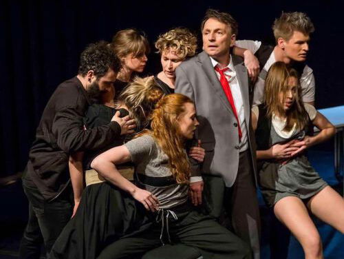 Germa en Marjan zettend dansend alzheimer op de kaart