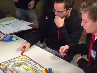 Vrienden doen wereldrecordpoging ganzenborden