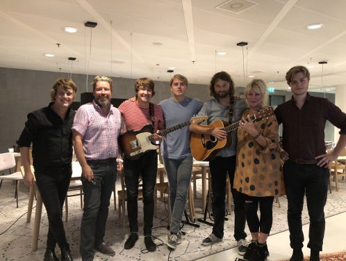 Te gast in de studio bij De MAX zanger Yorick van Norden